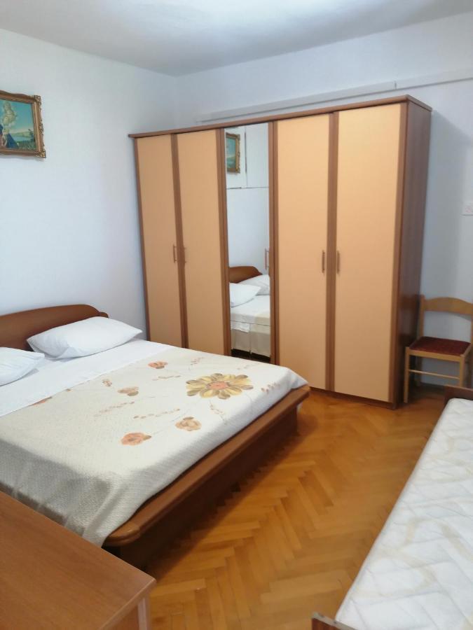 Apartments And Rooms Tomas Podstrana Exterior foto