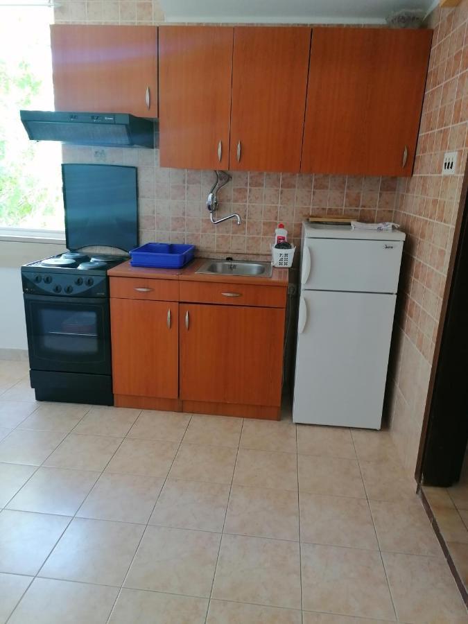 Apartments And Rooms Tomas Podstrana Exterior foto