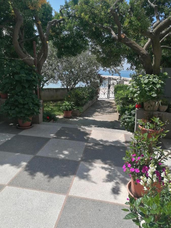 Apartments And Rooms Tomas Podstrana Exterior foto