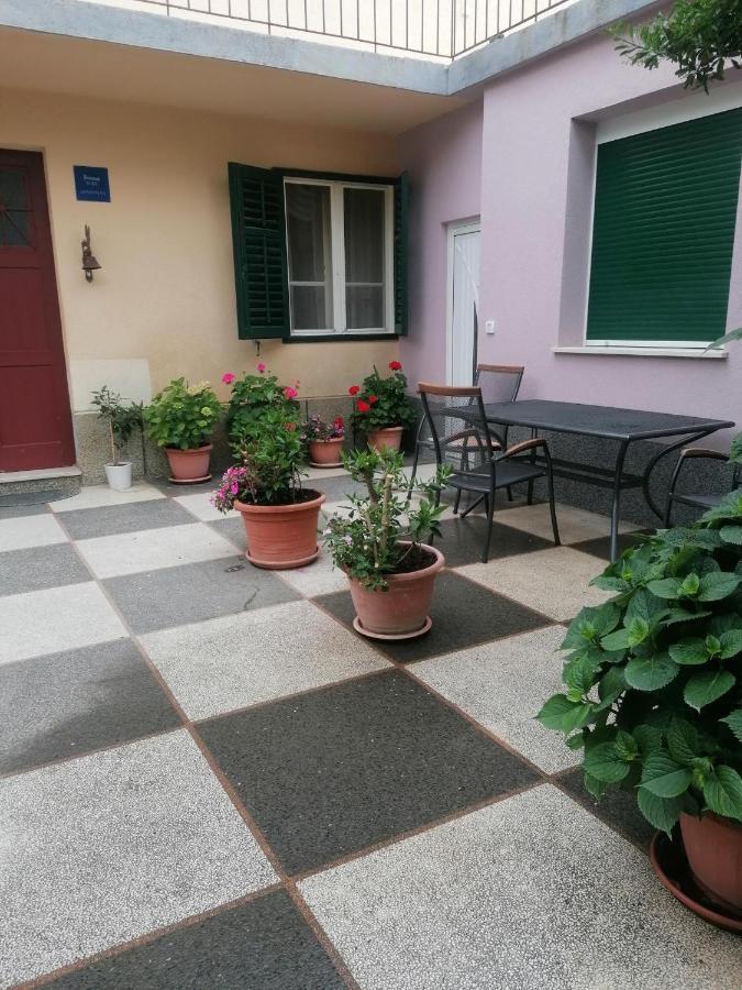 Apartments And Rooms Tomas Podstrana Exterior foto