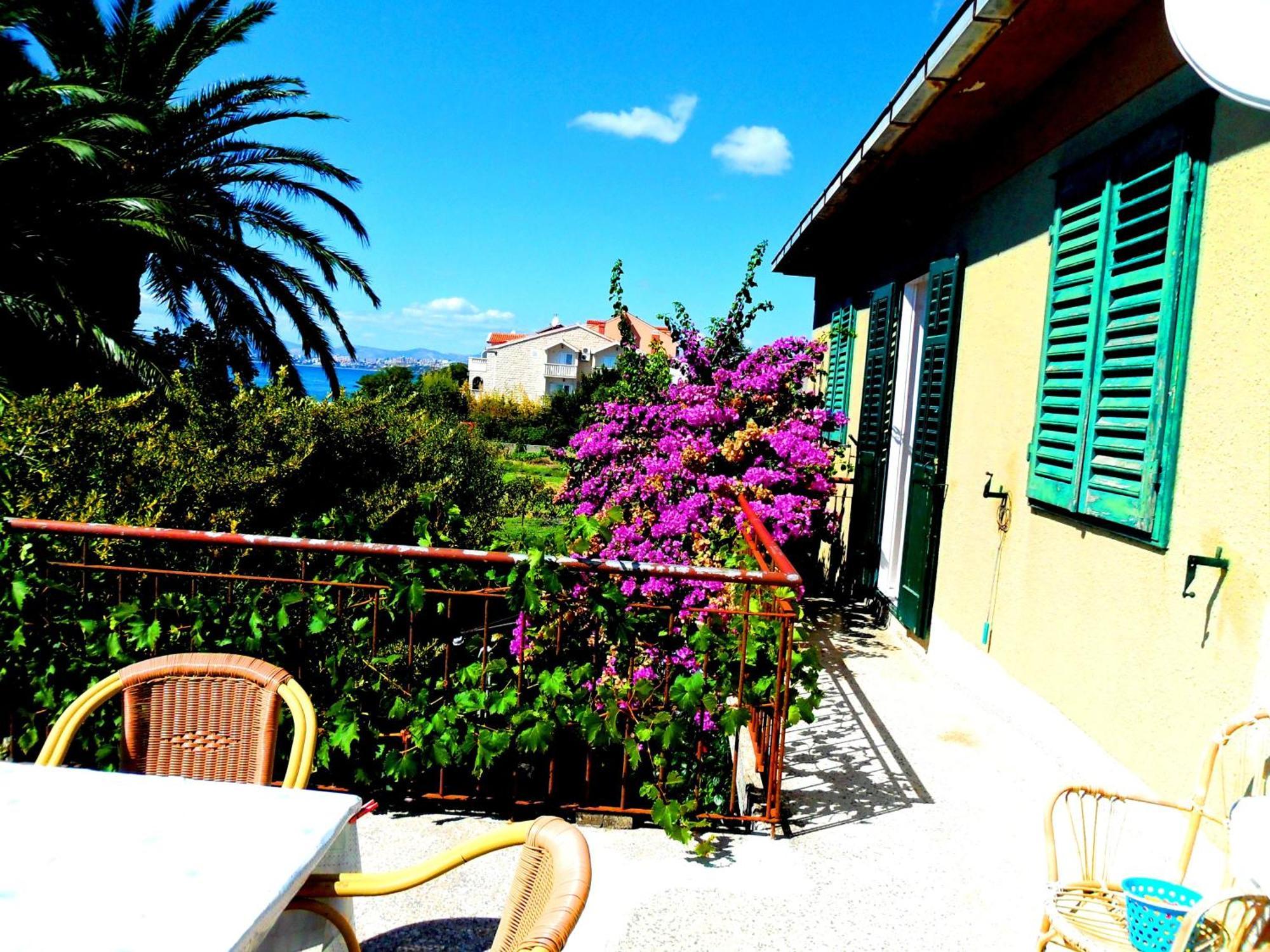 Apartments And Rooms Tomas Podstrana Exterior foto